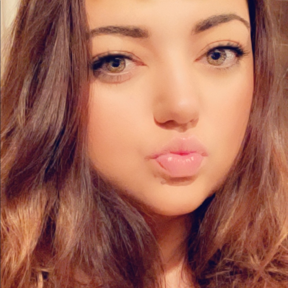 Meet your Posher, Stephanie